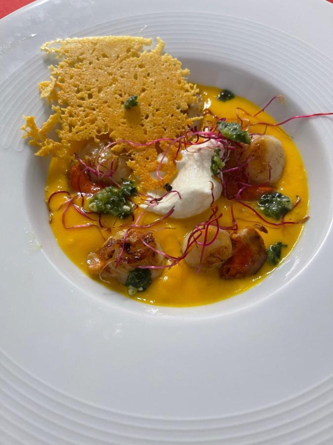 Logis Hotel Restaurant Cazes Arazat Laissac Exteriör bild