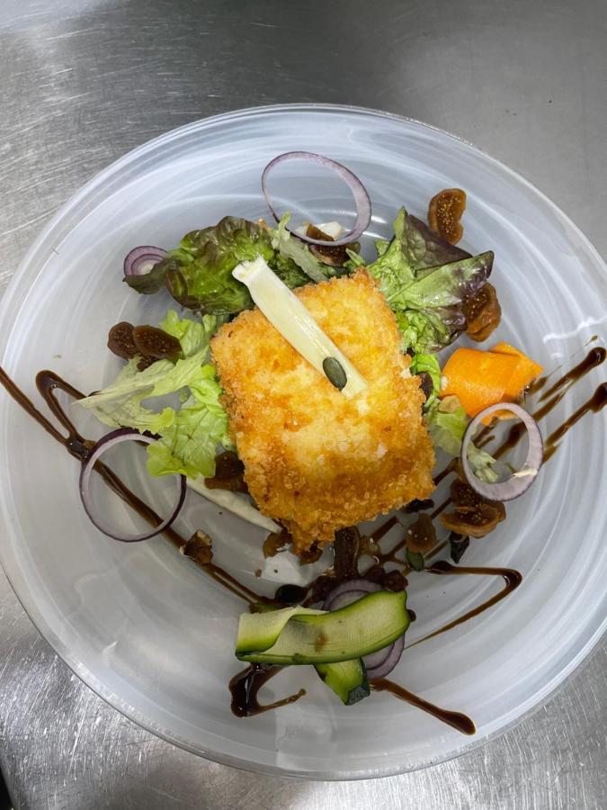 Logis Hotel Restaurant Cazes Arazat Laissac Exteriör bild