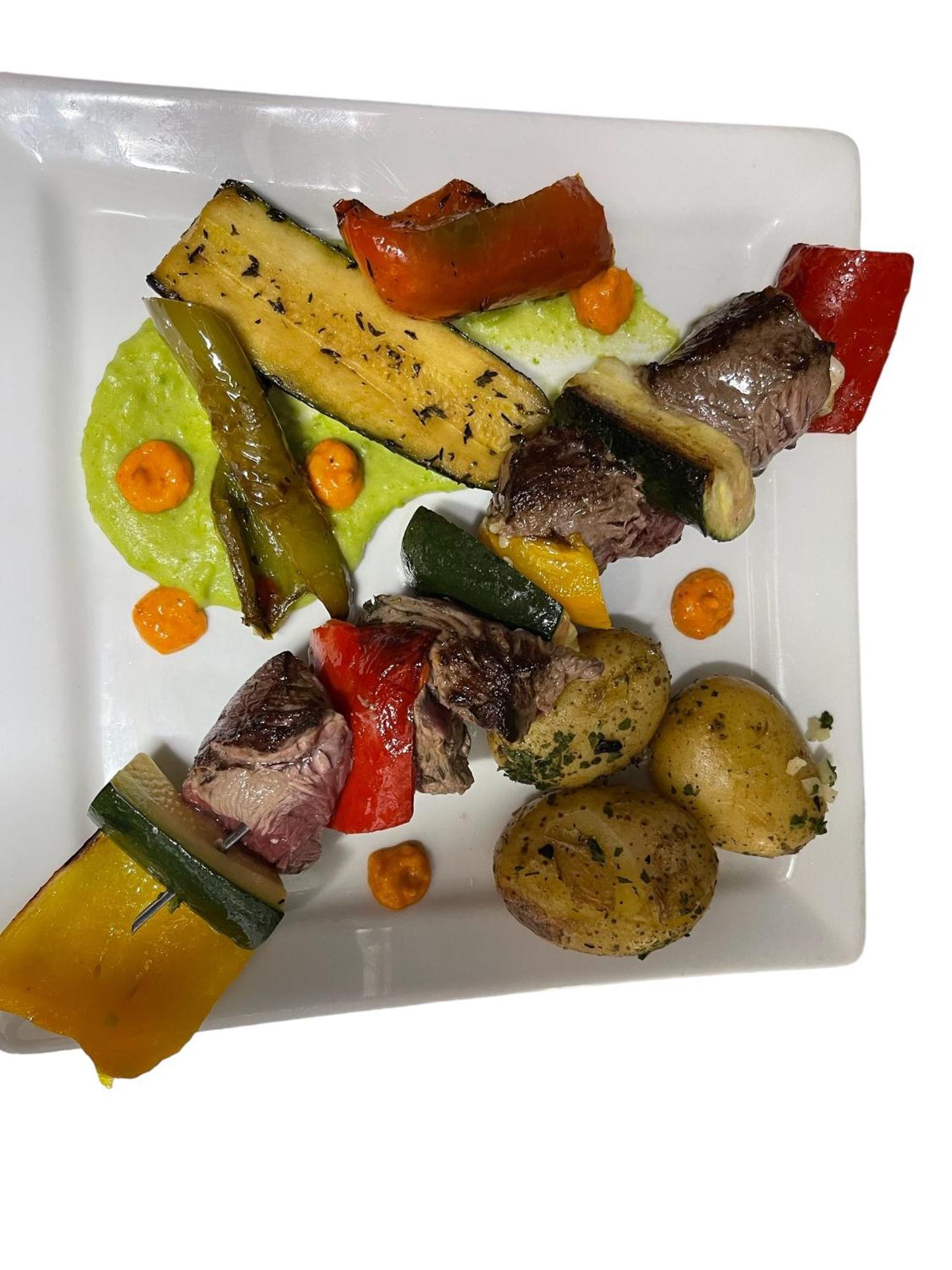 Logis Hotel Restaurant Cazes Arazat Laissac Exteriör bild