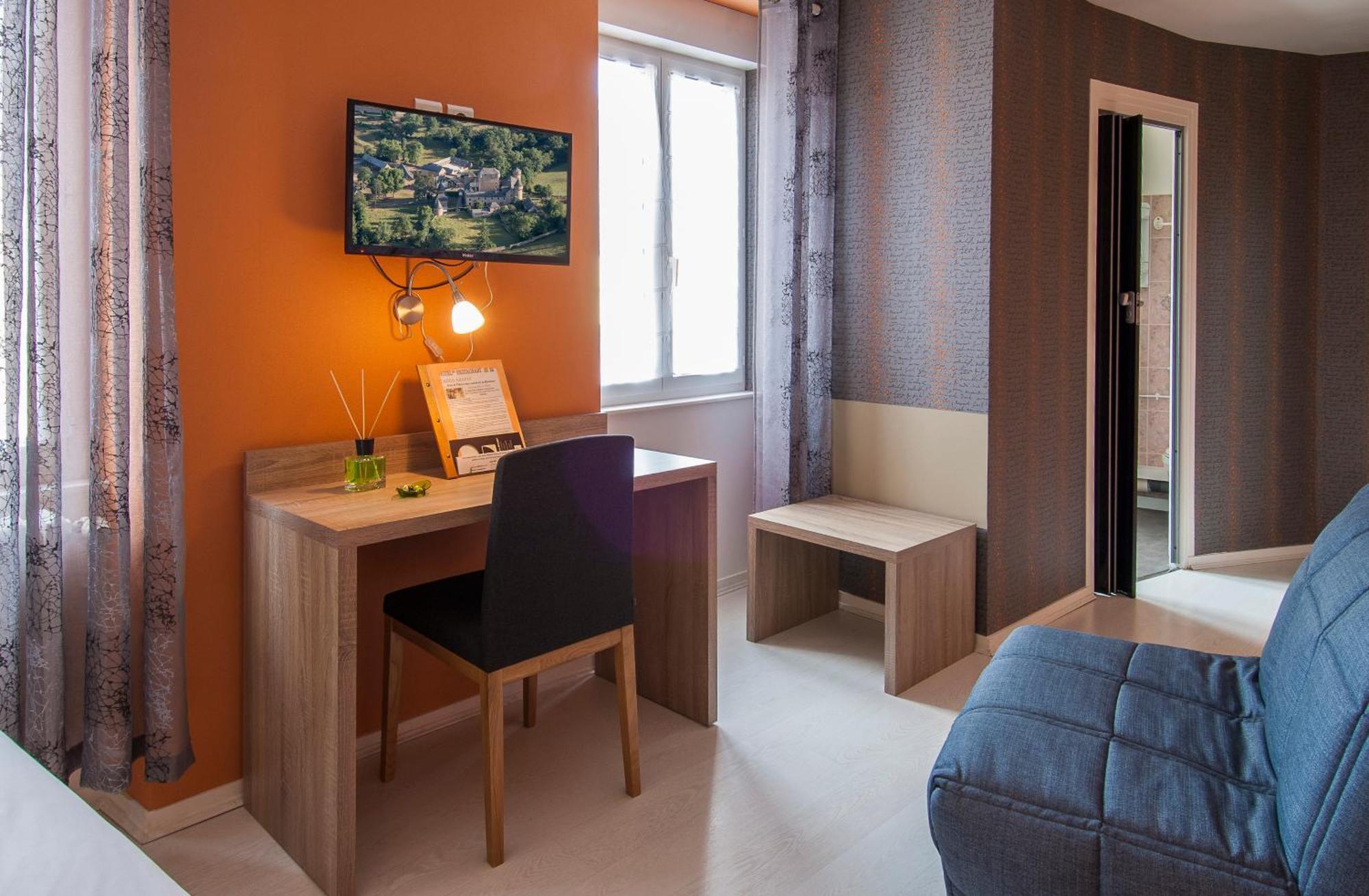 Logis Hotel Restaurant Cazes Arazat Laissac Exteriör bild