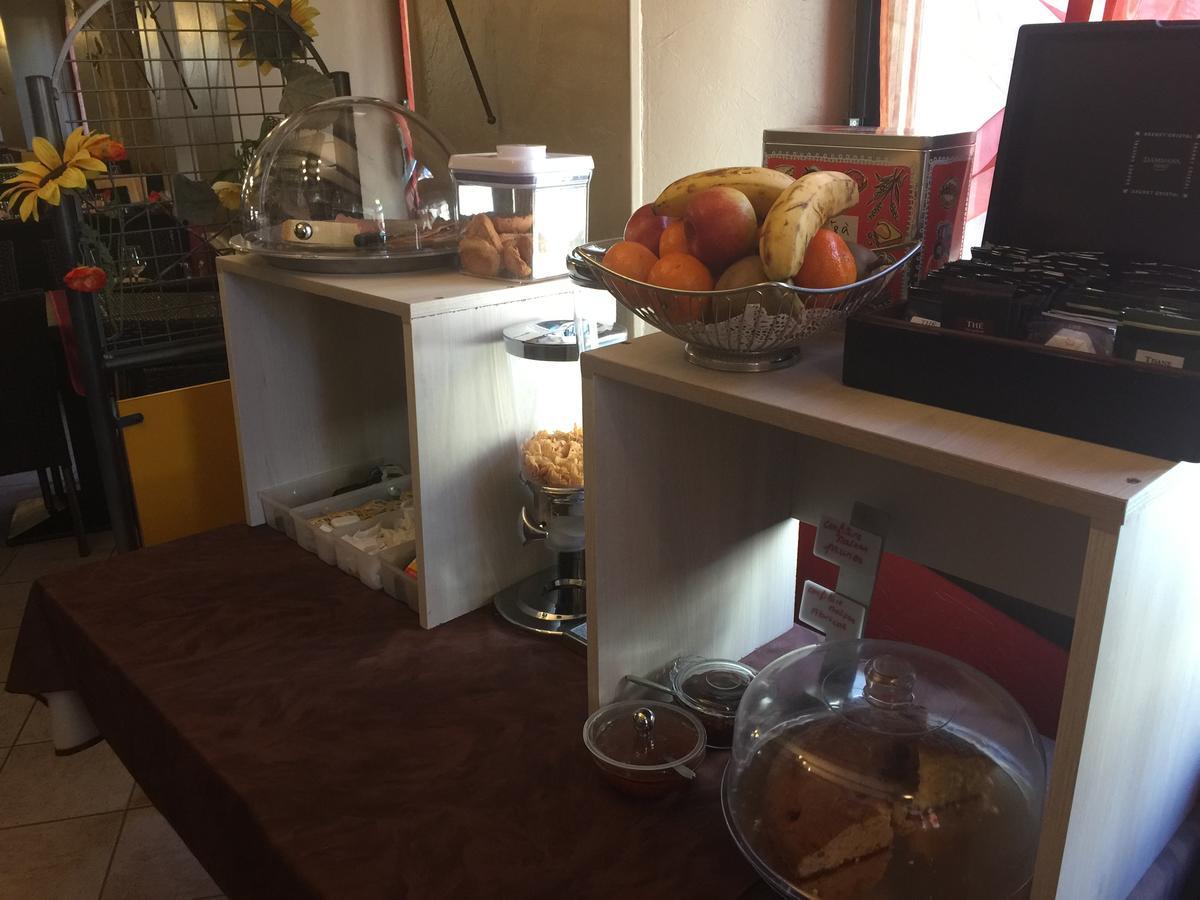 Logis Hotel Restaurant Cazes Arazat Laissac Exteriör bild
