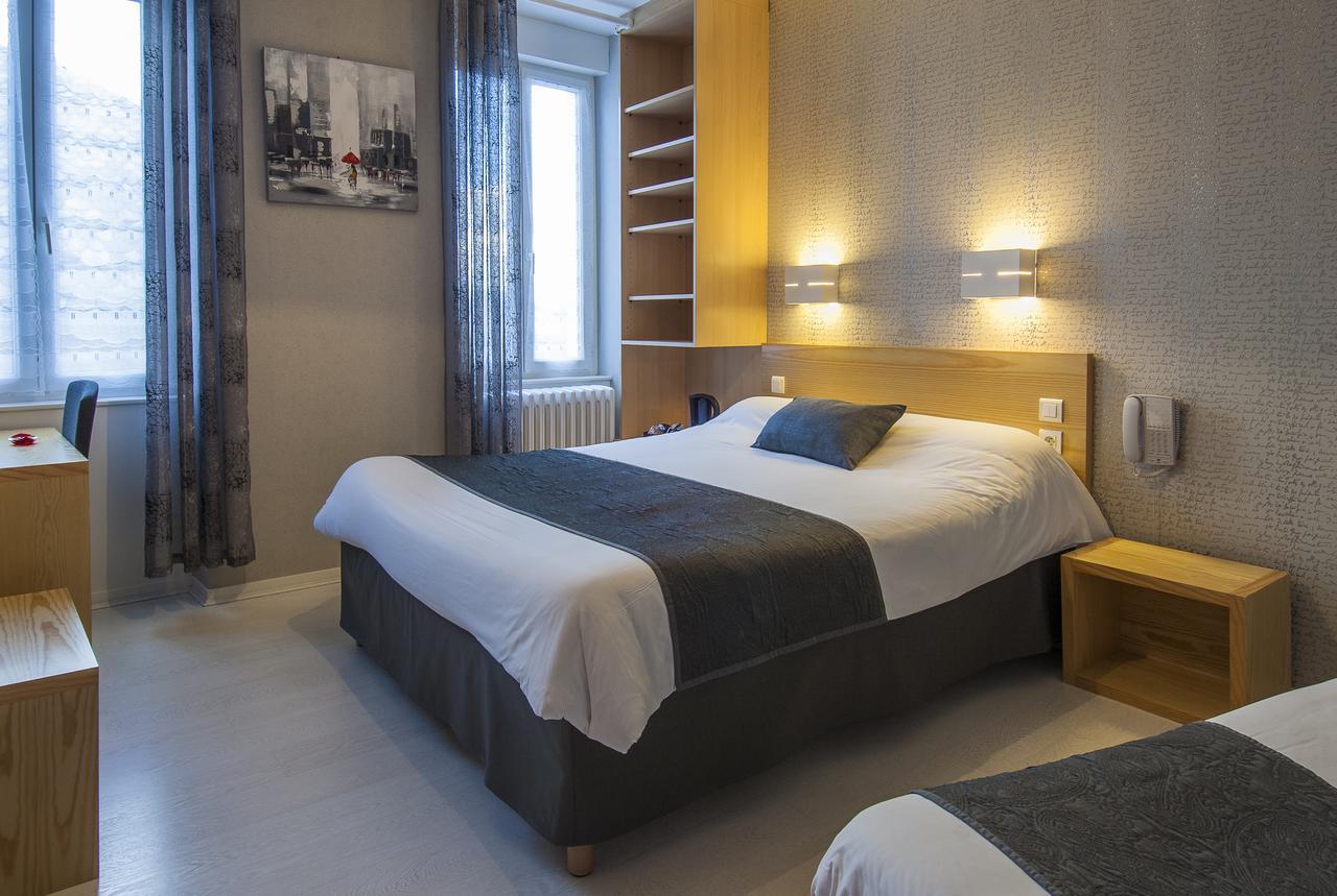 Logis Hotel Restaurant Cazes Arazat Laissac Exteriör bild